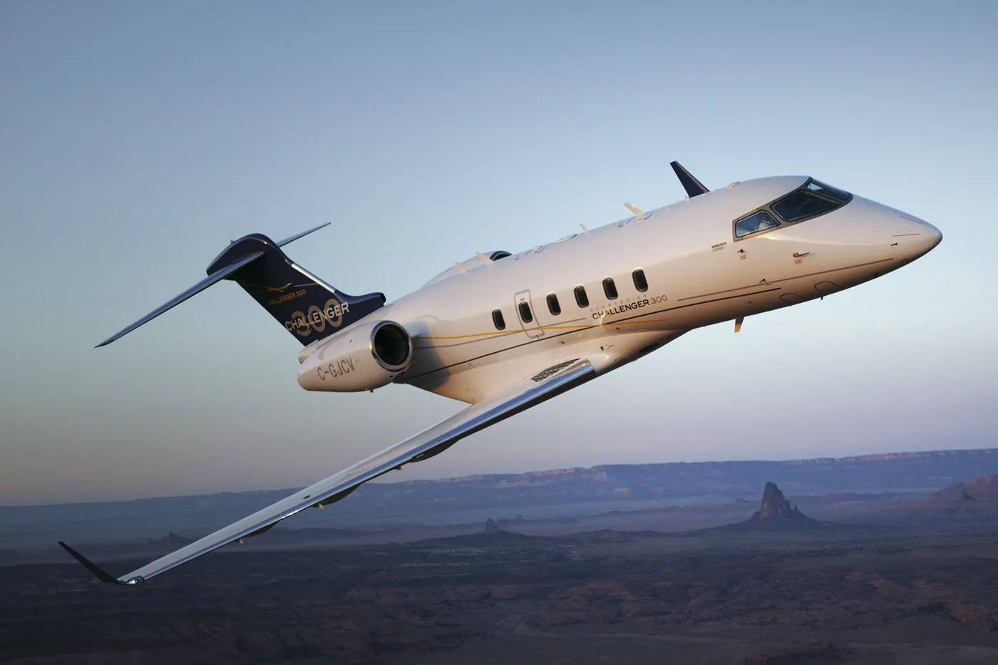 Bombardier Challenger 300, photo 1 - private jet